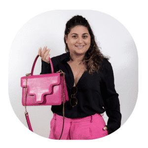 תמונה של נירית אלקנה מעצבת תיקים